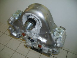 Komplett neu angefertigte Porsche Carrera Motorverblechung, Motortyp 587. Die Herstellung dieser 4 cam Ersatzteile erfolgt in aufwendiger Handarbeit.
